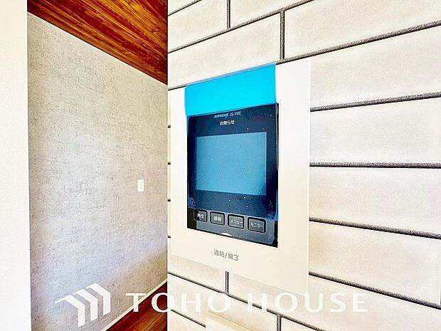 誰が来てもわかる様にモニター付きインターホンを設置。家事導線を考慮した個所に設置し、防犯性と利便性に優れ快適と安らぎを合わせた優しい設計。