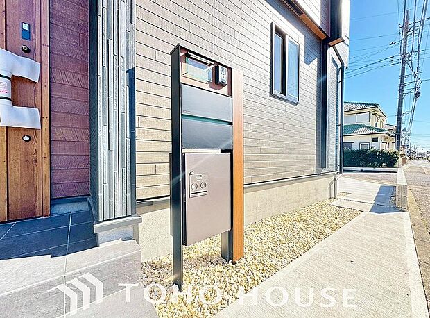 留守でも荷物が受け取れるため、共働きで昼間の宅配物の受け取りが困難な世帯や、インターネットショッピング等の通信販売をよく利用する人にニーズが高まっている。