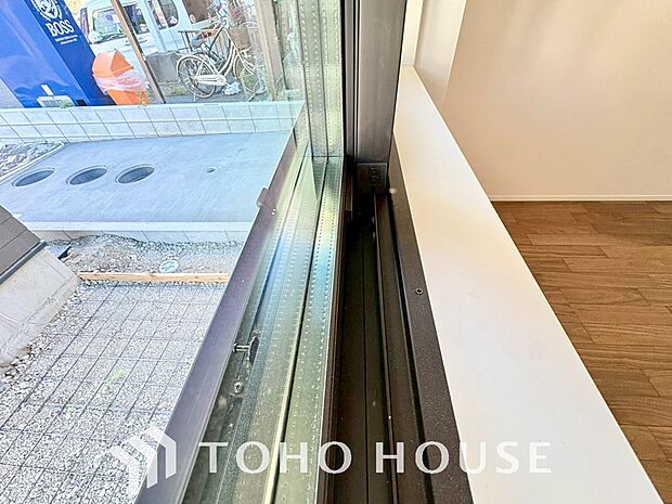 複層ガラスは結露を抑えたり、遮音にも効果を発揮します。