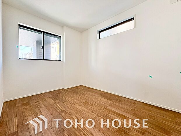 家具の配置のし易い室内です。趣味の部屋としても充分な広さを確保しております。