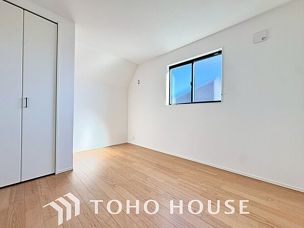 お子様の心と身体を見守る子供部屋として、小さな自立心を育むお部屋作りを見越してご覧下さい。