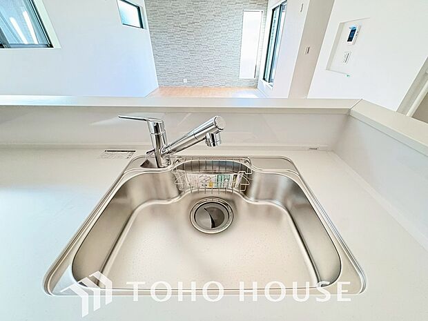 浄水と原水をボタン一つで切り替えられる浄水器一体型水洗。近年主流になりつつある人気の設備です。