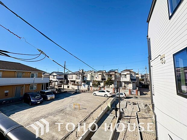 その豊かな眺望にふさわしい空間には、通風　採光にも優れ、心地よい光と風があふれています。