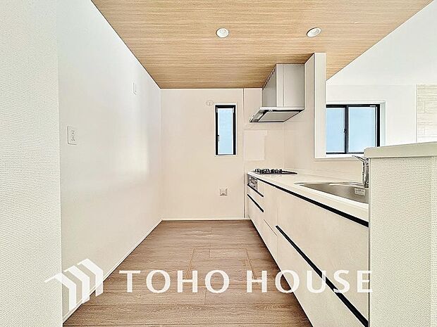 広々キッチンを採用。みんなで作った料理を召し上がりながらの会話は、どのような物になるのでしょうか。