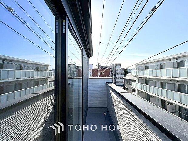 太陽に愛された邸は、陽当り、通風に優れた魅力的で快適さを追求した邸宅です。