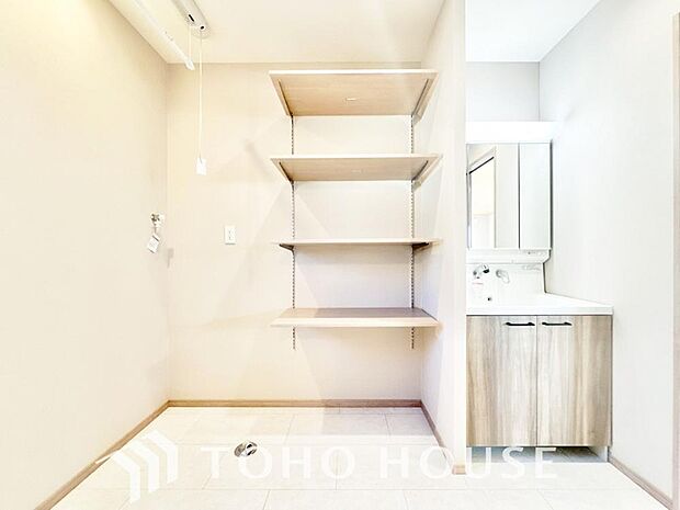 平日の朝であっても、落ち着きとくつろぎを感じられる空間。気持ちよく身だしなみを整えられます。