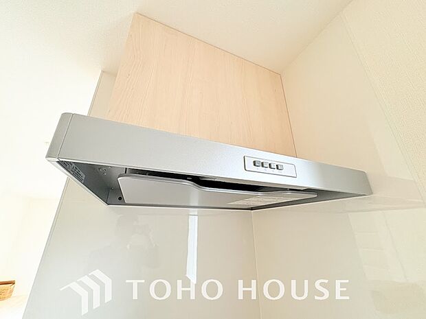 見た目すっきりのスリムタイプのレンジフード。掃除のし易さも◎です。