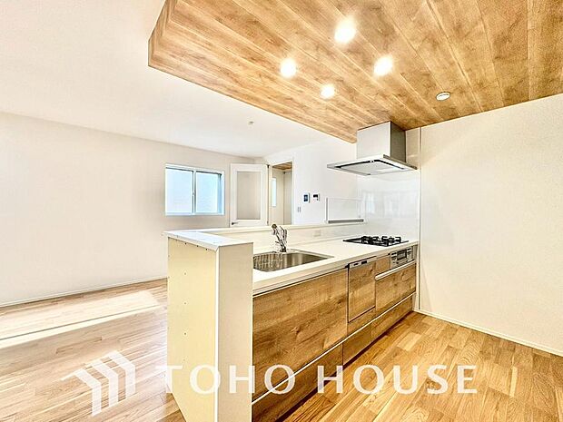 お料理の上手な方が、独壇場でお料理の腕を披露するスタイルに向いているキッチンです。