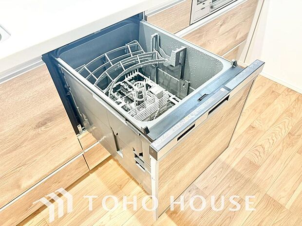 高温水や高圧水流を使う事で効率よく食器洗浄できます。殺菌効果も高いので哺乳瓶等を洗う際にも便利です。