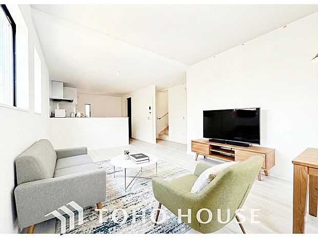 リビングも広く設け、訪れる人々を暖かく迎えてくれます。※家具・家電はCGです。