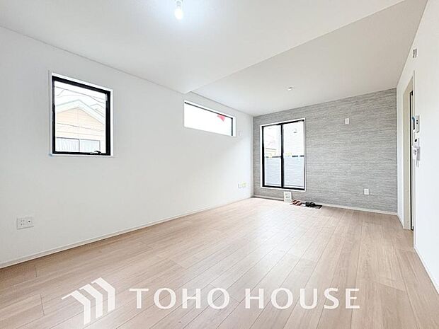 心温まるくつろぎを楽しめるリビングは、静かで落ち着いた癒しの空間となり、家族とゆったり過ごせます。