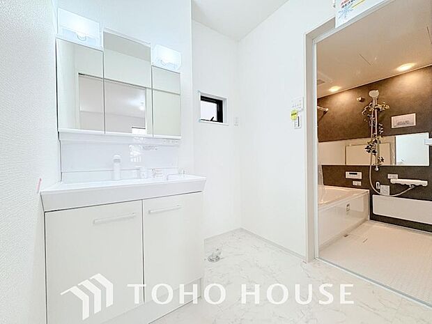 収納もさる事ながら、朝の慌ただしい時間もホテルライクなスペースで余裕とゆとりを感じて頂けます。