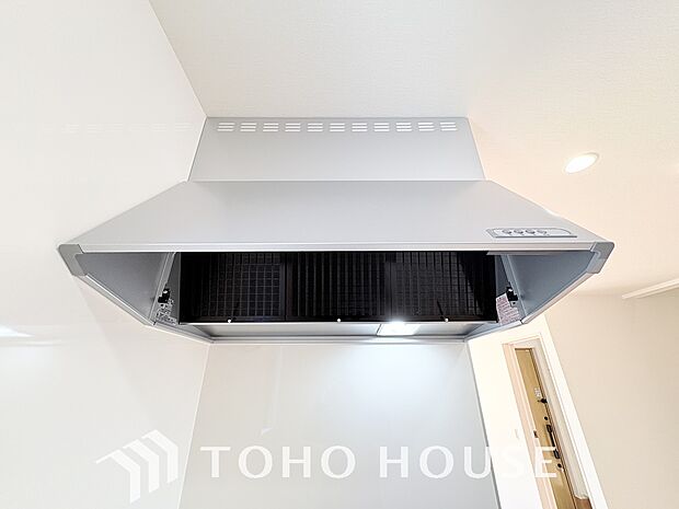 最新のレンジフードは静音性や省エネ性能が向上しデザインもスタイリッシュ。効率的な換気で料理を快適に。