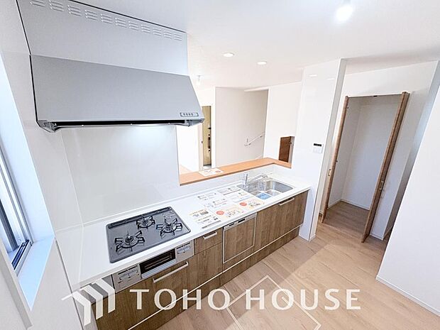 広々キッチンを採用。みんなで作った料理を召し上がりながらの会話は、どのような物になるのでしょうか。