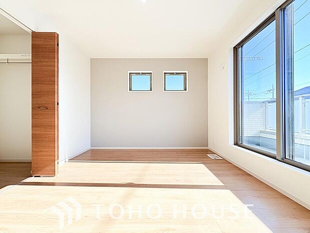 白を基調とした室内は、明るい住空間を造り出すだけでなく、清潔感をもたらしてくれます。