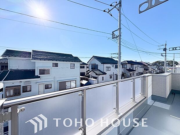 その豊かな眺望にふさわしい空間には、通風・採光にも優れ、心地よい光と風があふれています。