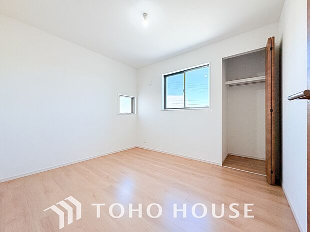 白を基調とした室内は、明るい住空間を造り出すだけでなく、清潔感をもたらしてくれます。