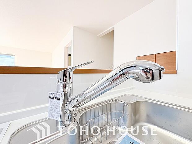 浄水と原水をボタン一つで切り替えられる浄水器一体型水洗。近年主流になりつつある人気の設備です。