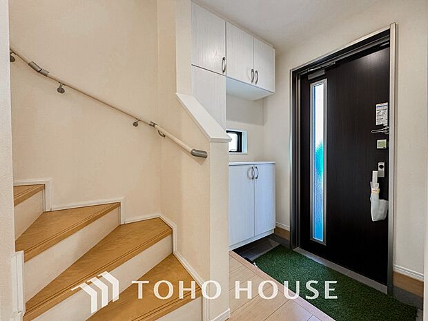 ゲストを招き、家族を迎える玄関は、ディスプレイや照明にこだわってみてはいかがでしょうか。