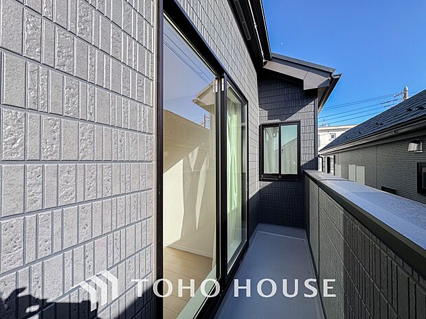 通風・採光にも優れ、心地よい光と風があふれています。