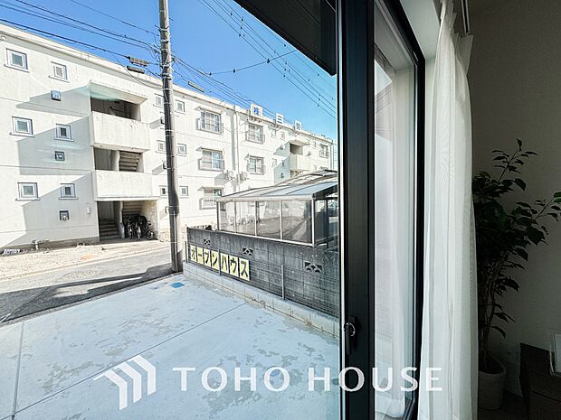 複層ガラスは結露を抑えたり、遮音にも効果を発揮します。