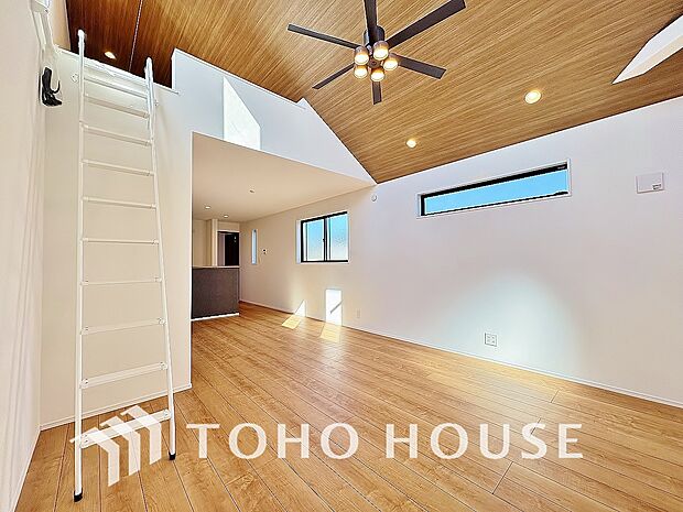 光と風があふれる開放的なリビングダイニングには自然と家族みんなが集まってきます。