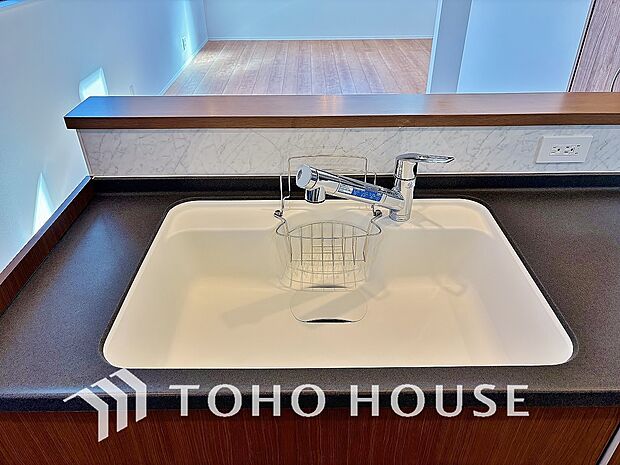 浄水と原水をボタン一つで切り替えられる浄水器一体型水洗。近年主流になりつつある人気の設備です。