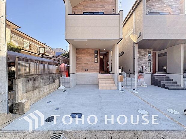 ゆったりとした駐車スペースを確保いたしましたので、大きめのお車でも駐車可能です。