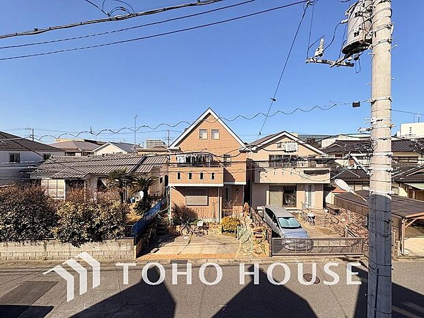 その豊かな眺望にふさわしい空間には、通風 採光にも優れ、心地よい光と風があふれています。