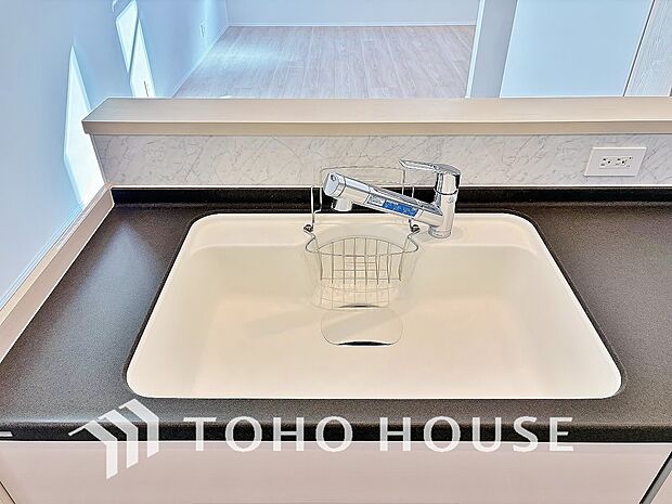 浄水と原水をボタン一つで切り替えられる浄水器一体型水洗。近年主流になりつつある人気の設備です。