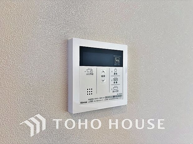 スイッチ1つで一定量の湯を浴槽に張ったり、保温や追い焚きをすることができる機能は何かと便利。