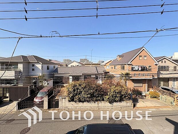 その豊かな眺望にふさわしい空間には、通風 採光にも優れ、心地よい光と風があふれています。