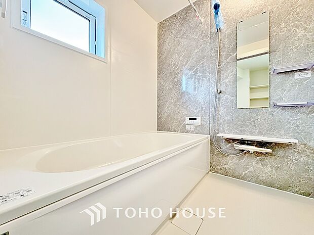 心地よいバスタイムを演出する浴室はゆとりあるサイズを採用。