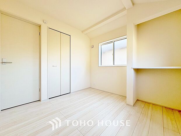 白を基調とした室内は、明るい住空間を造り出すだけでなく、清潔感をもたらしてくれます。