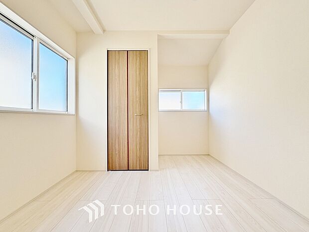 お子様の心と身体を見守る子供部屋として、小さな自立心を育むお部屋作りを見越してご覧下さい。