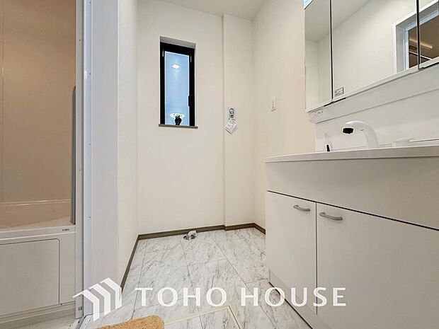 シンプルだからこそ使いやすい。スタンダードなデザインの洗面台はお掃除もしやすくいつも清潔。