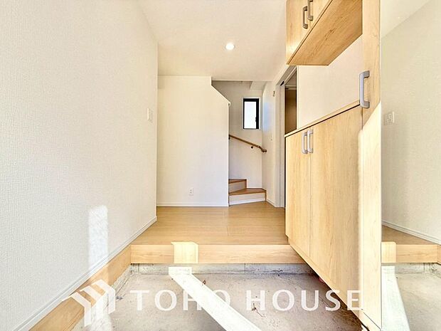 毎日みんなを見送り、そして迎え入れる場所だから。帰りたくなる家をテーマに設計した、自慢の玄関です。