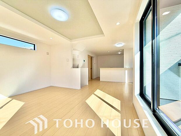 光と風があふれる開放的なリビングダイニングには自然と家族みんなが集まってきます。