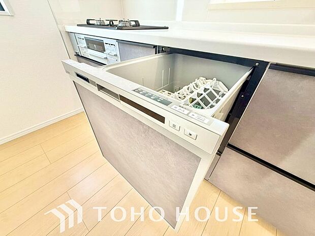 ビルトイン食洗機。高温のお湯や高圧水流を使うことにより汚れを効果的に落とすことができます。