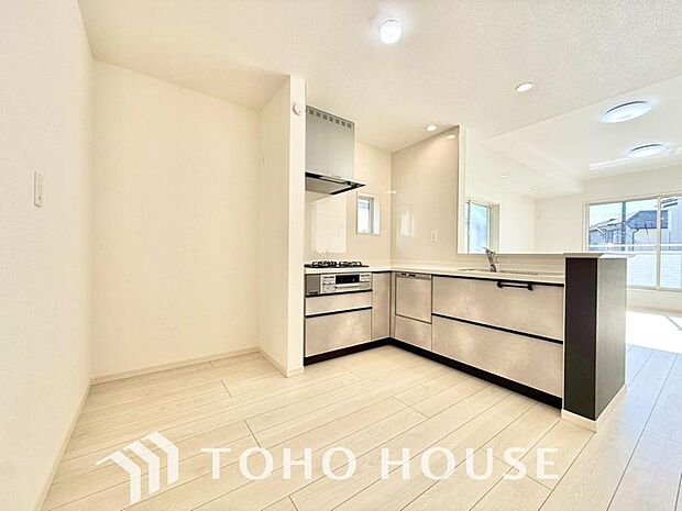 広々キッチンを採用。みんなで作った料理を召し上がりながらの会話は、どのような物になるのでしょうか。