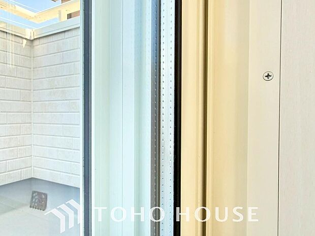 複層ガラスは結露を抑えたり、遮音にも効果を発揮します。