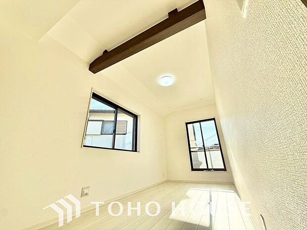 白を基調とした室内は、明るい住空間を造り出すだけでなく、清潔感をもたらしてくれます。