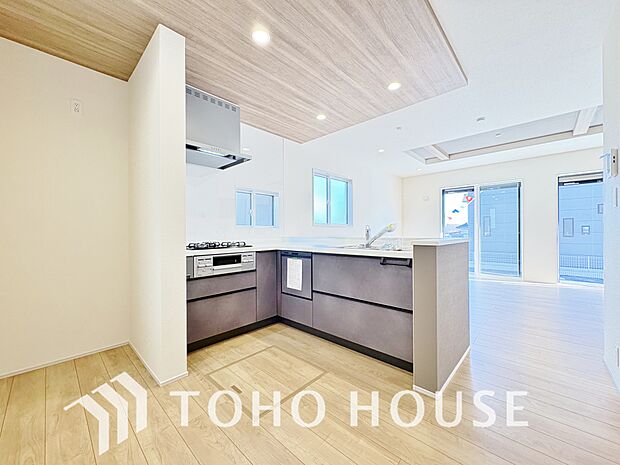 広々としたキッチンスペースで快適に作業ができると、毎日のお料理もより一層楽しく取り組めそうですね。