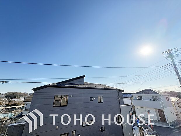 豊かな陽光に照らしだされる素敵な空間。季節を問わず華やいだ素敵な風景をお楽しみいただけます。