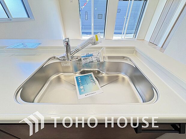 浄水と原水をボタン一つで切り替えられる浄水器一体型水洗。近年主流になりつつある人気の設備です。