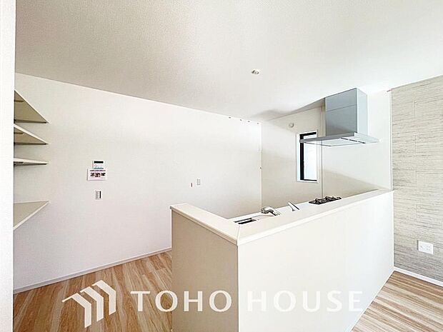 広々キッチンを採用。みんなで作った料理を召し上がりながらの会話は、どのような物になるのでしょうか。