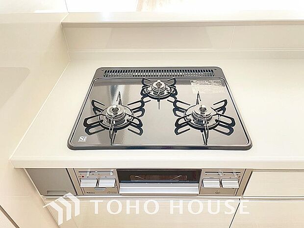 毎日料理をする、料理が好き、家族が多くて量を作る必要がある、等の方々にとっては必須の3口コンロ。