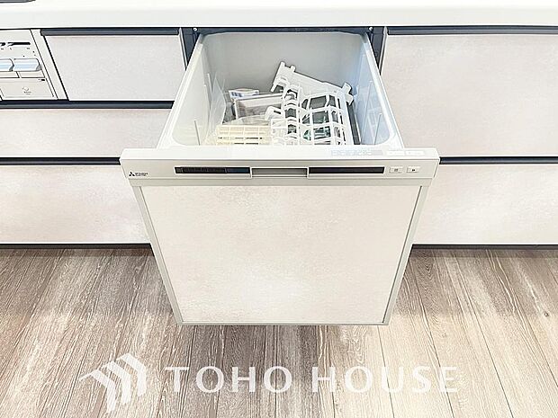 高温水や高圧水流を使う事で効率よく食器洗浄できます。殺菌効果も高いので哺乳瓶等を洗う際にも便利です。