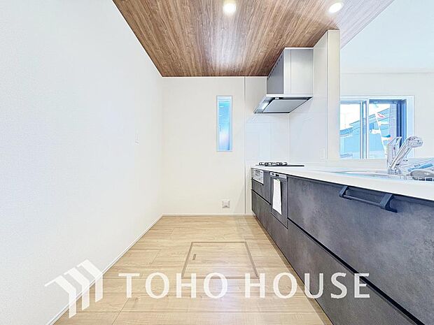 広々としたキッチンスペースで快適に作業ができると、毎日のお料理もより一層楽しく取り組めそうですね。