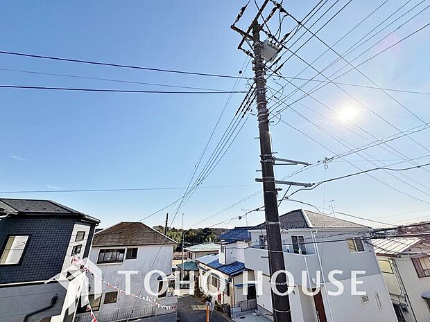 豊かな陽光に照らしだされる素敵な空間。季節を問わず華やいだ素敵な風景をお楽しみいただけます。